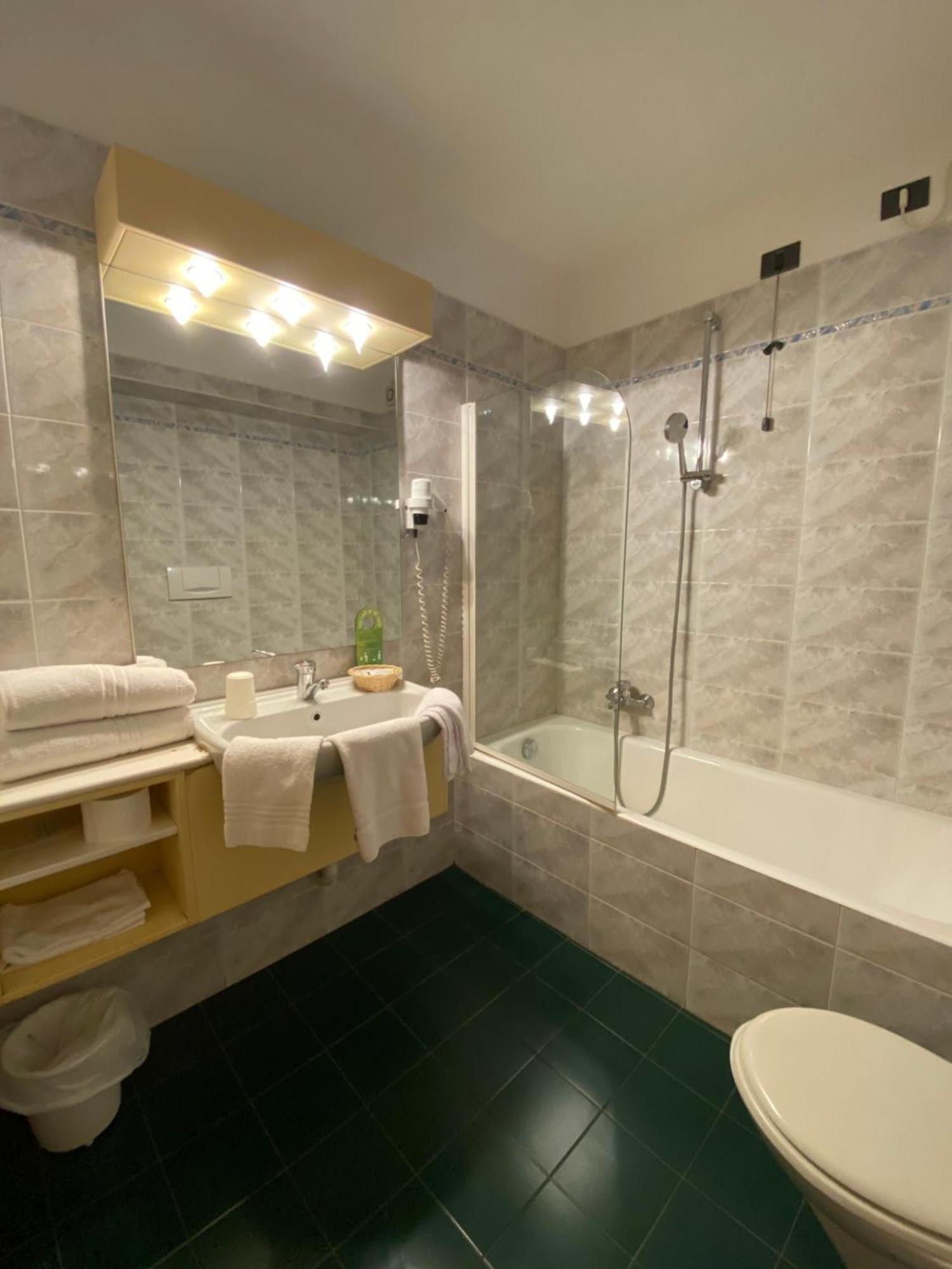 Albergo Aprica Garni エクステリア 写真