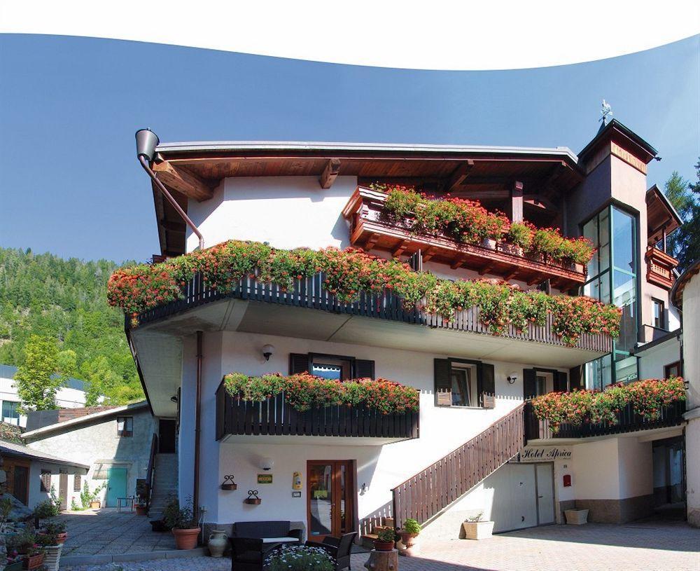 Albergo Aprica Garni エクステリア 写真