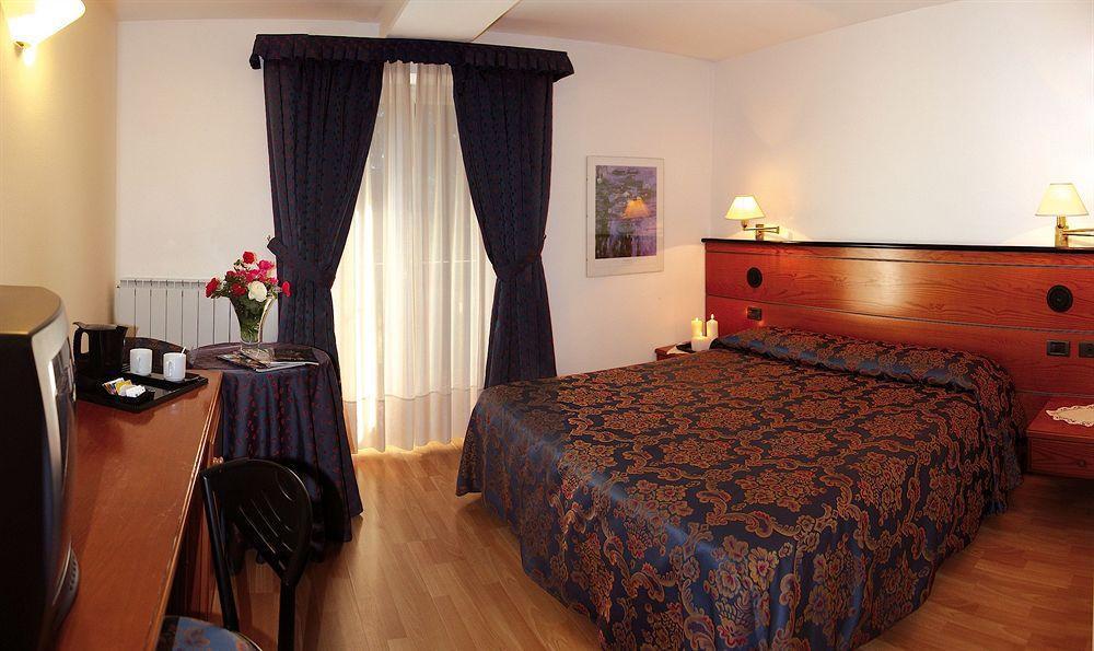 Albergo Aprica Garni エクステリア 写真